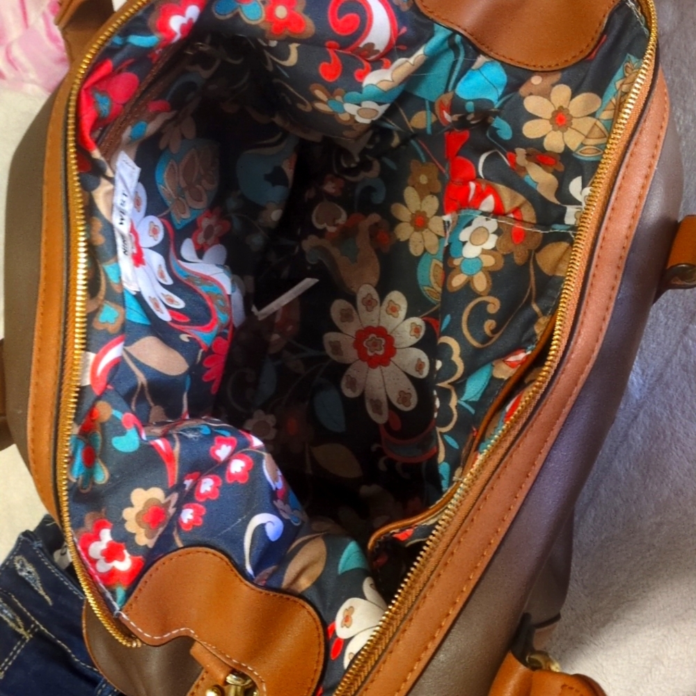 Lrg travel purse! ninewest